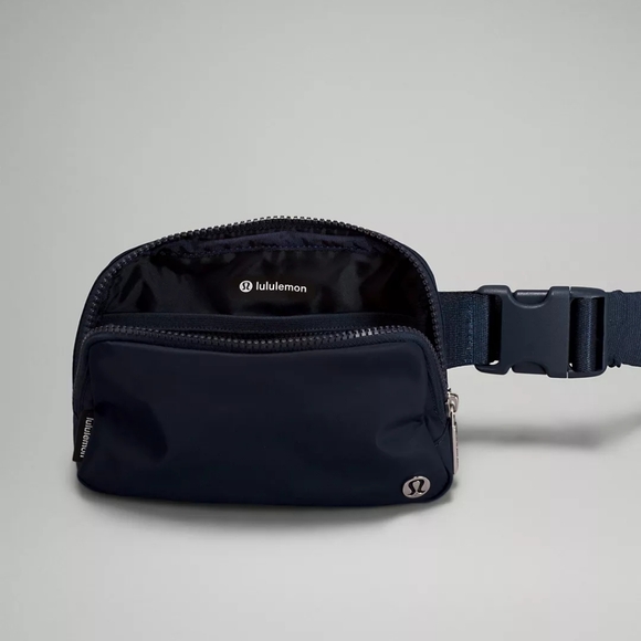 NWT Lululemon athletica 1L Black Everywhere Belt Bag - Picture 3 of 10